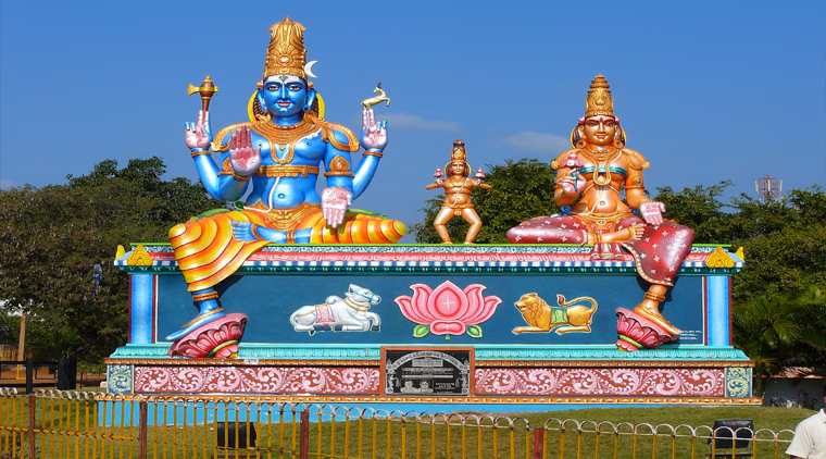 How to travel from Hyderabad to Mallikarjuna Jyotirlinga in Srisailam?