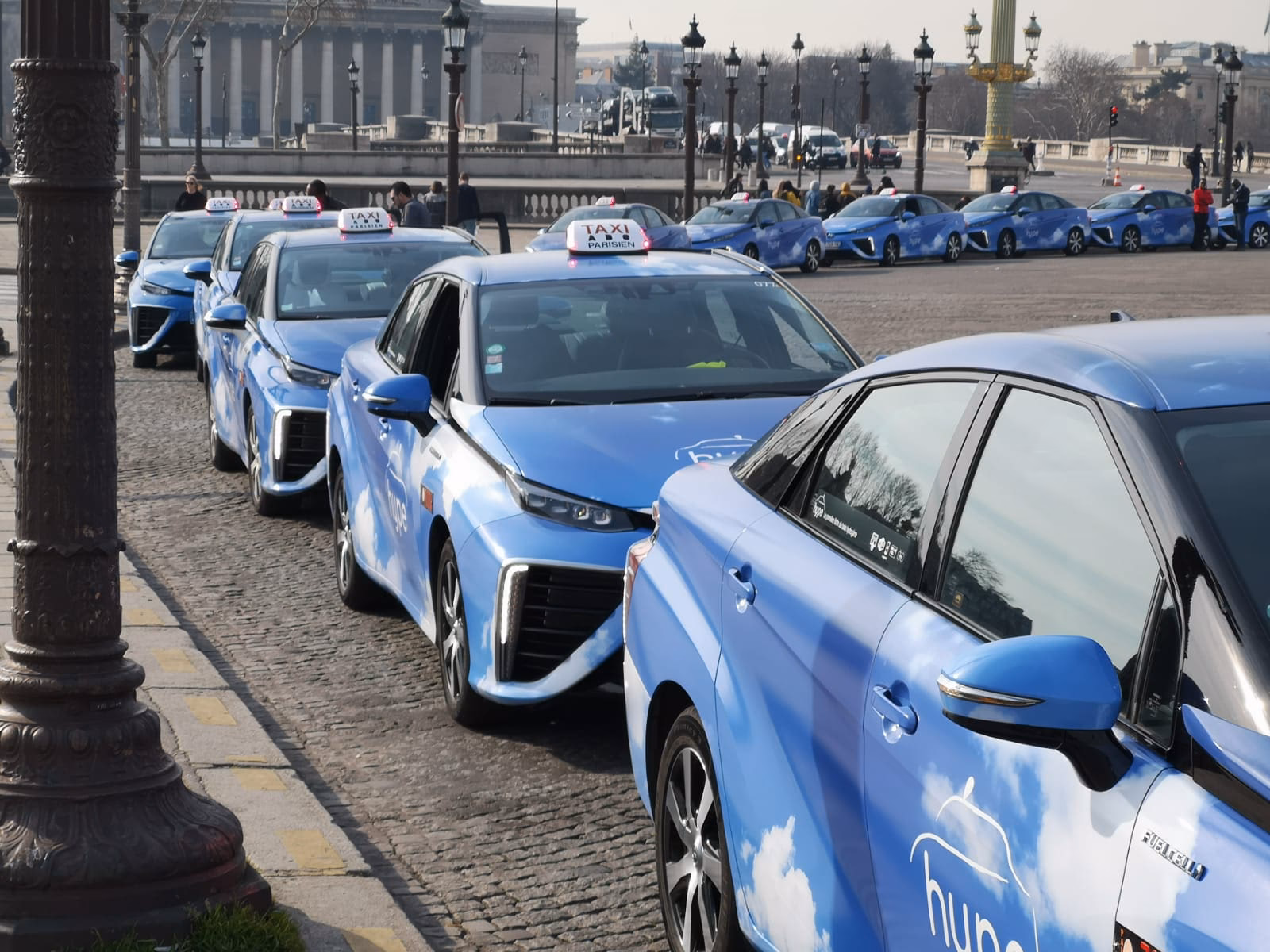 How does a hydrogen-powered taxi work?