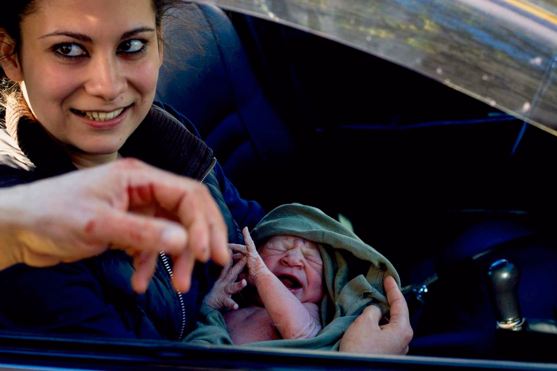 Did Farah Cacanindin give birth in a cab?