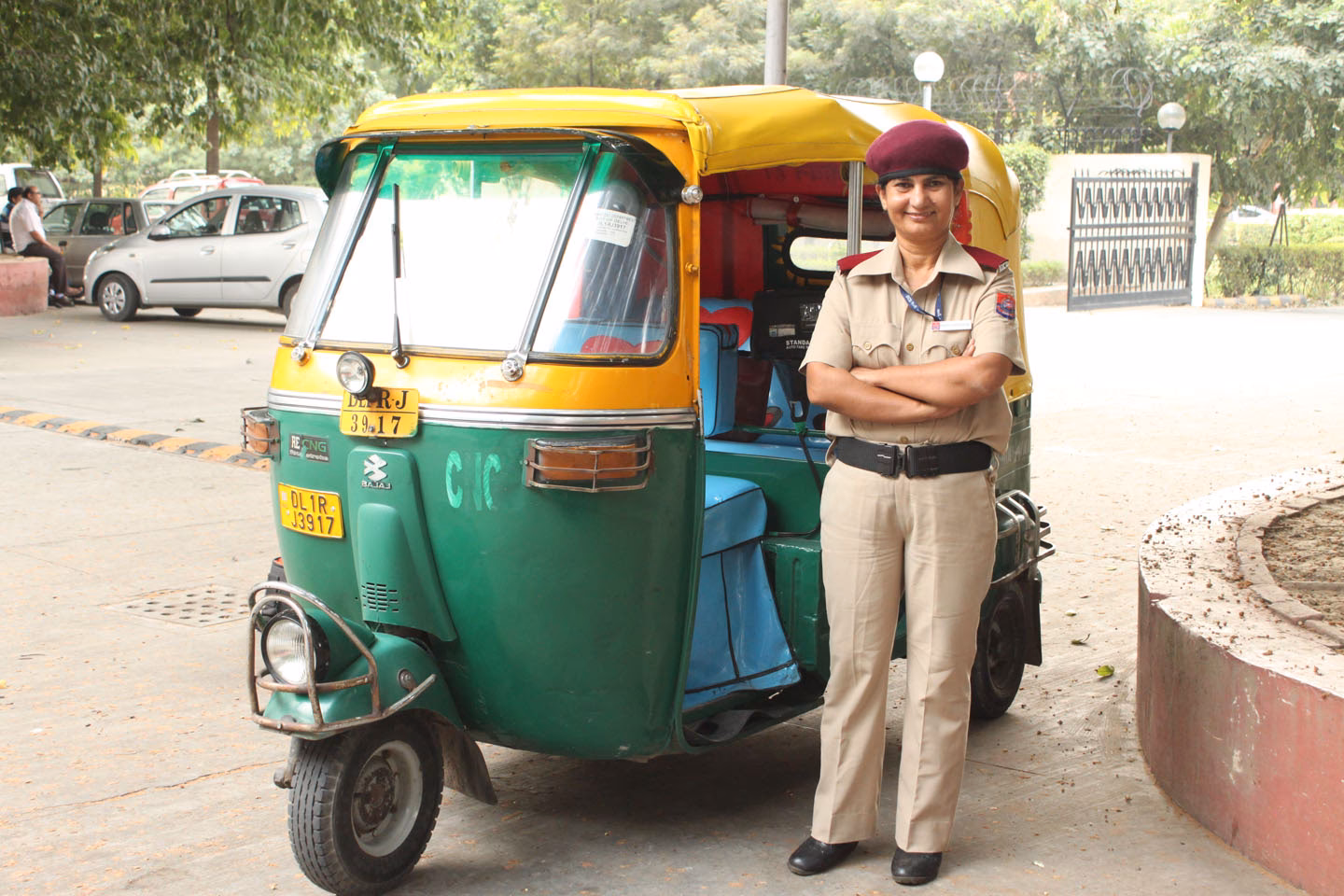 How does a taxi service work in India?