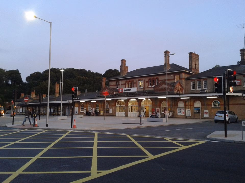 Is there a taxi rank at the station?