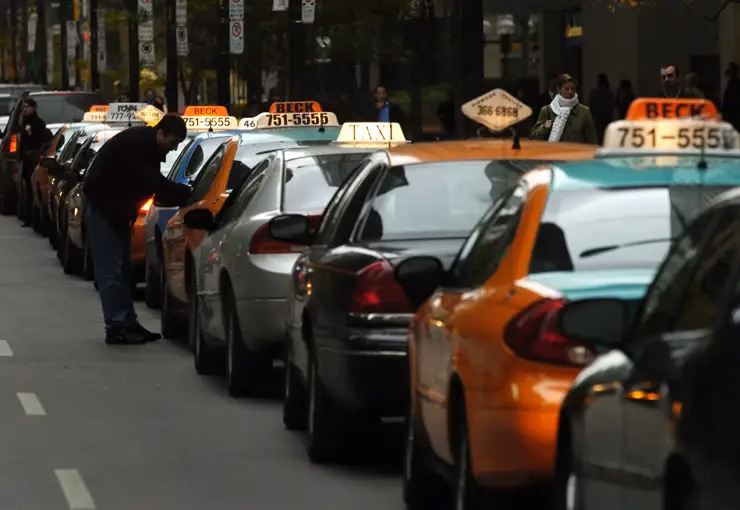 Can private hire taxis use taxi ranks?