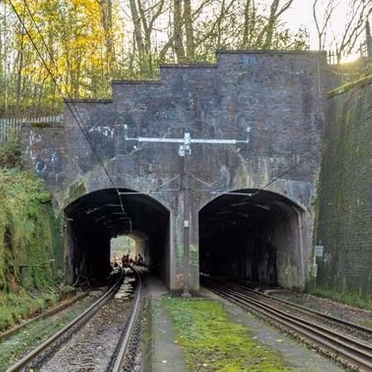 How to get from Edinburgh (Waverley) to Dalmuir by train?