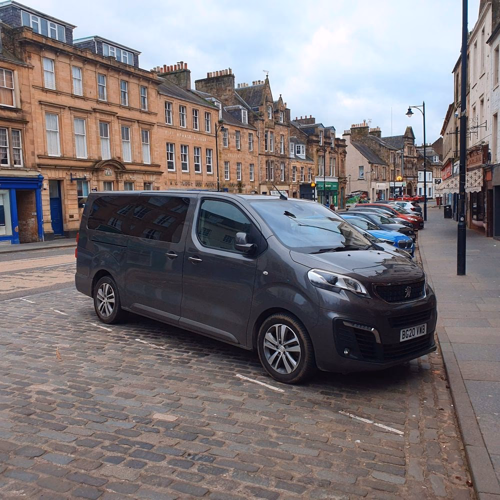Can wheelchair users board a train at Dunkeld & Birnam station?