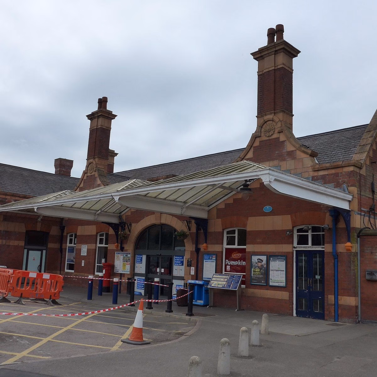 How do I get to Kettering train station?