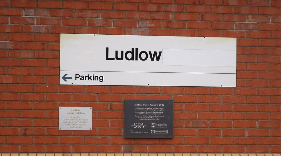 Does Ludlow station have an airport?