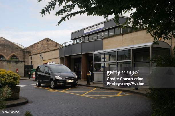 How far is Perth Racecourse from A&B taxis?