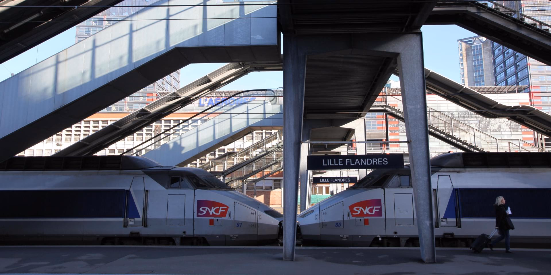 How much is a taxi from Lille 59000 to Gare de Lille-Europe?