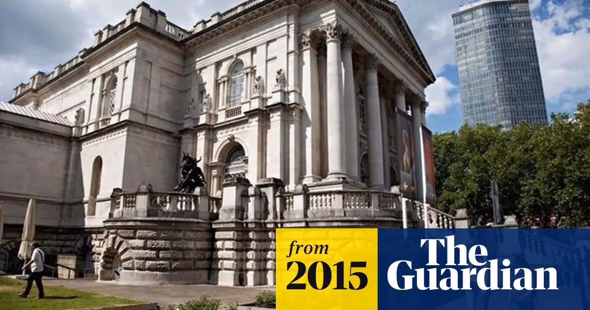 What companies run services between London and Tate Britain?