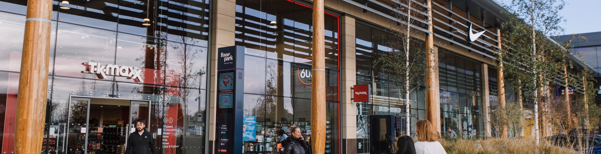 What companies run services between Leicester (station) and Fosse Shopping Park?