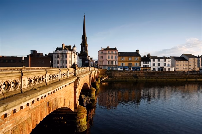How many bus routes are there in Ayr?