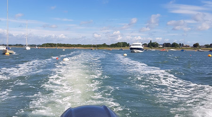 Where can I take a ferry from Itchenor to Bosham?