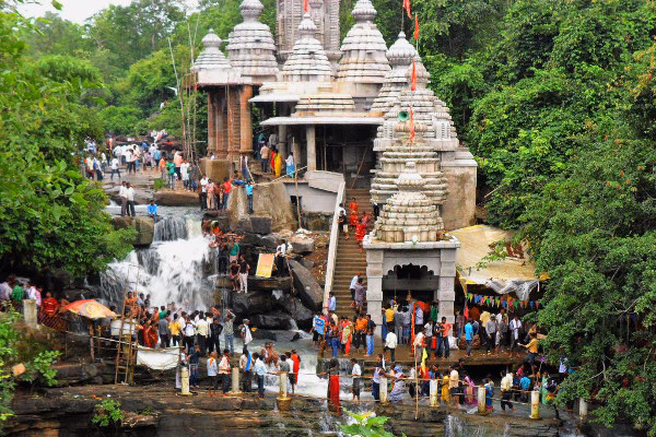 How can I travel from Jagdalpur to Chitrakoot?