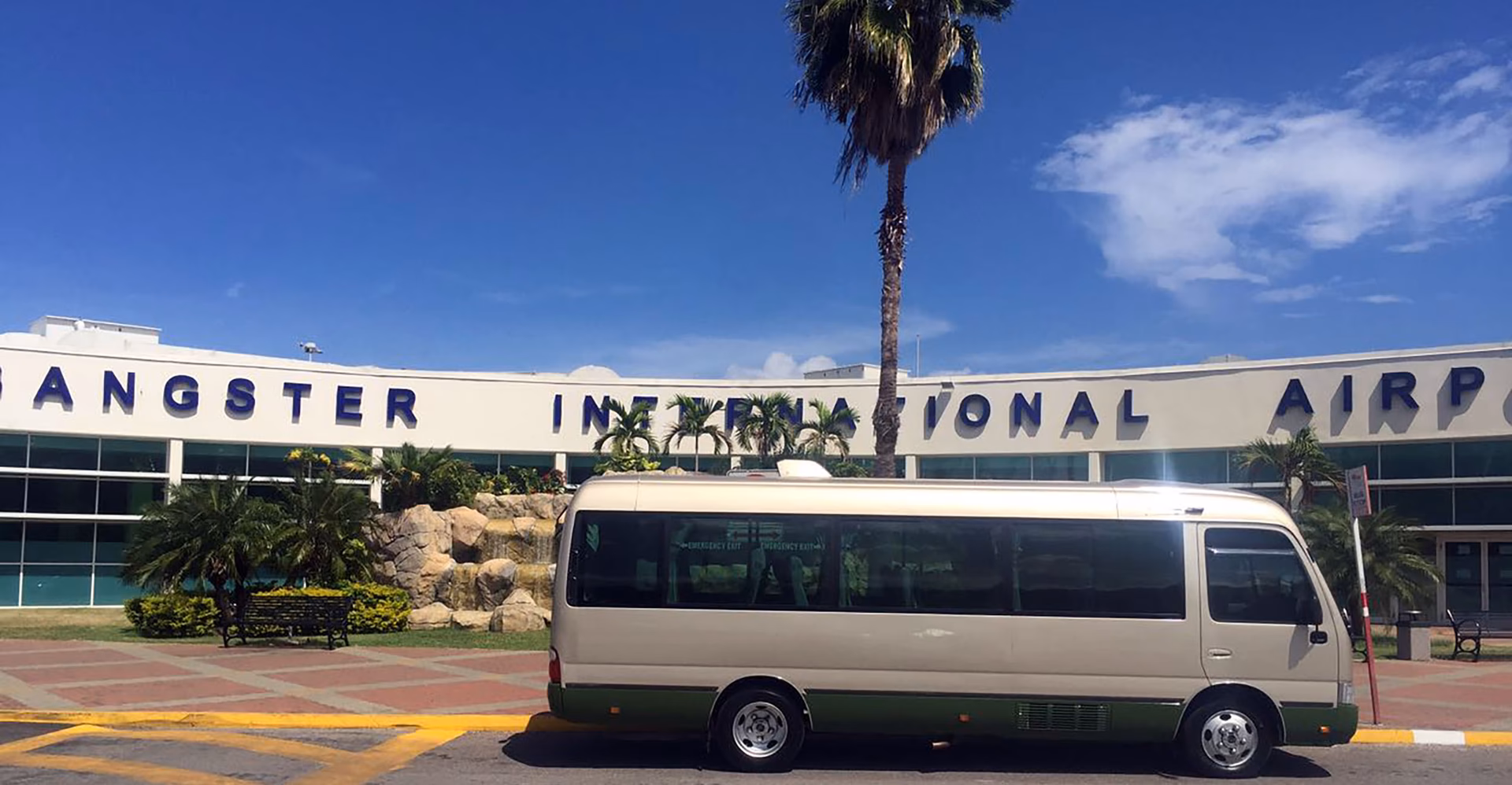 Why should you choose Joe Cool for a Jamaican airport transfer?