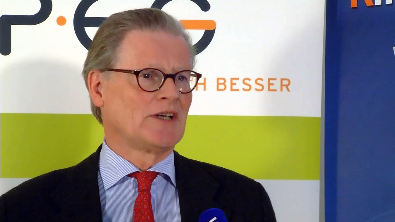 Warum ist die Familie Thurn und Taxis in Regensburg ansässig?