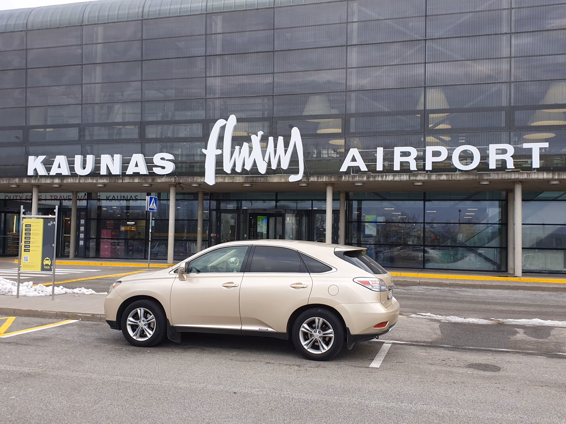 How far is Kaunas Airport (KUN) from Vilnius?