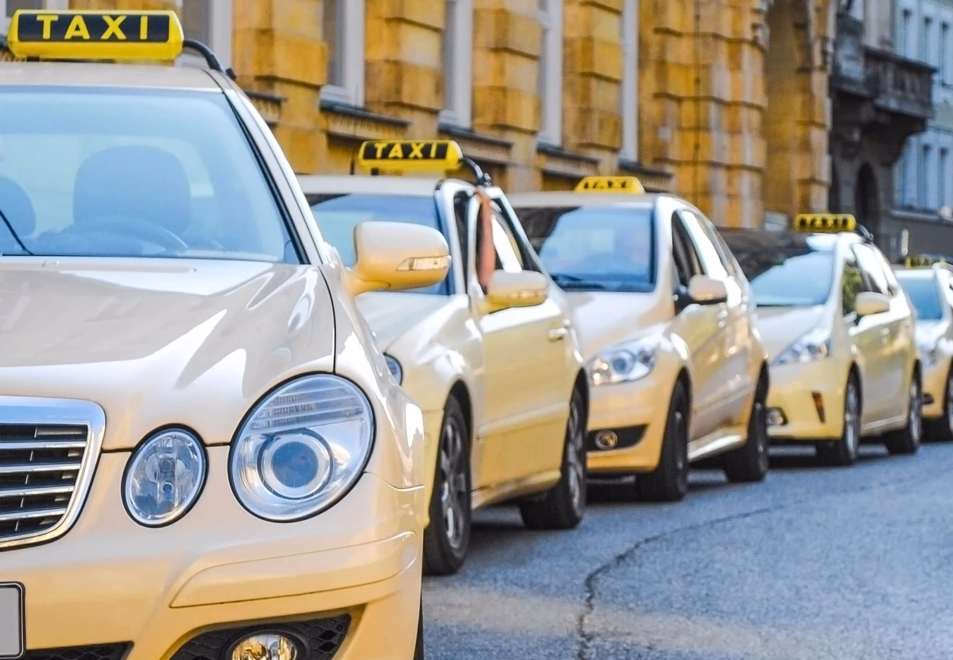 How far is Kettering from Birmingham Airport (BHX)?