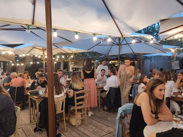 Qu'est-ce que le taxi-brousse?