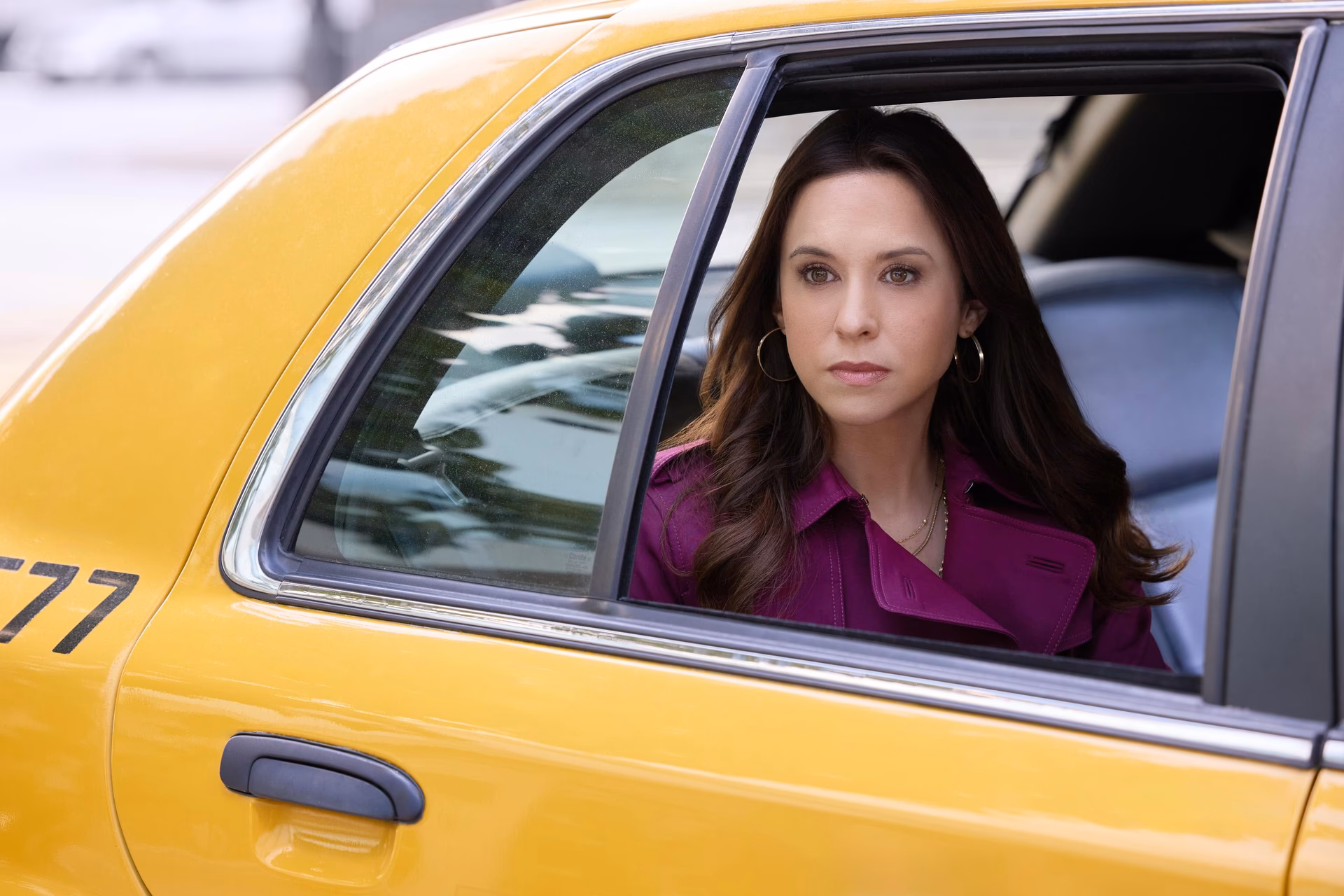 What makes leadercabs a good taxi service?