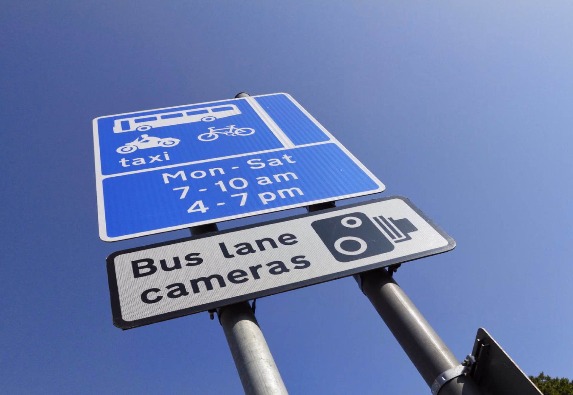Which bus services are operated by First Leeds?
