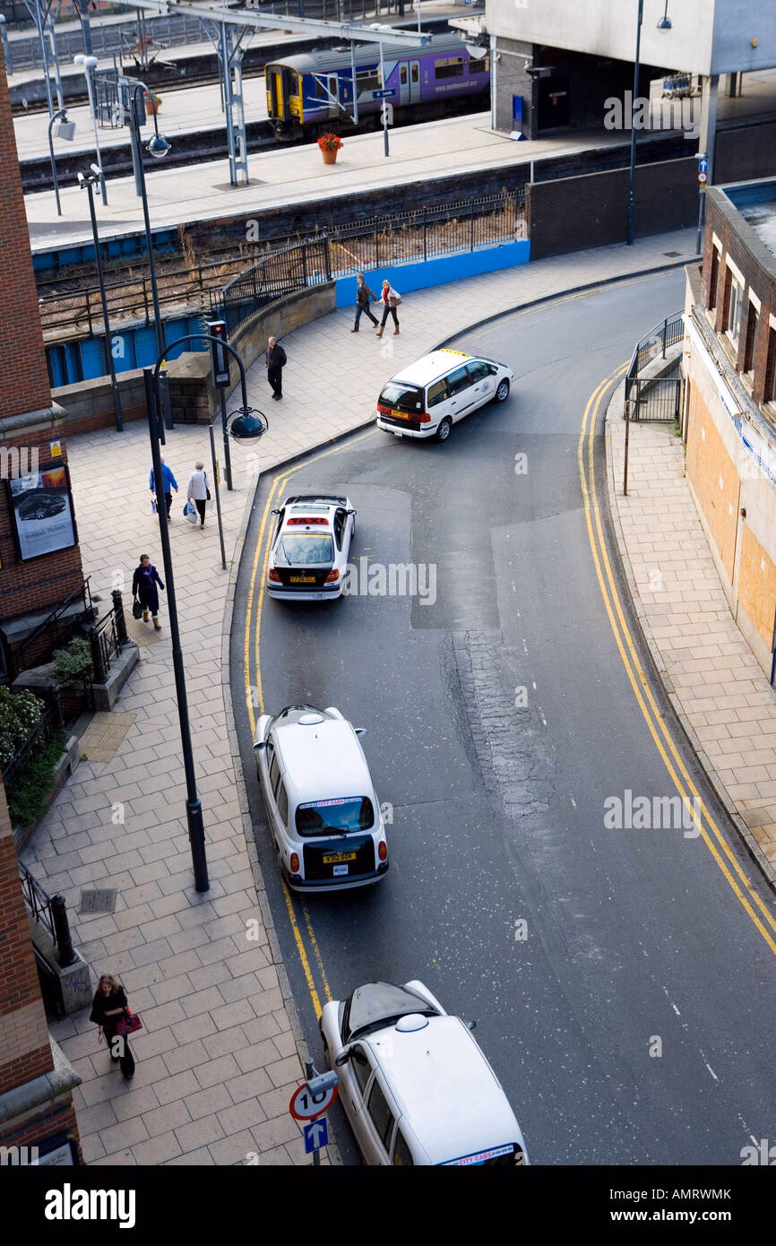 How long is the journey from Leeds station to Leeds city bus station?