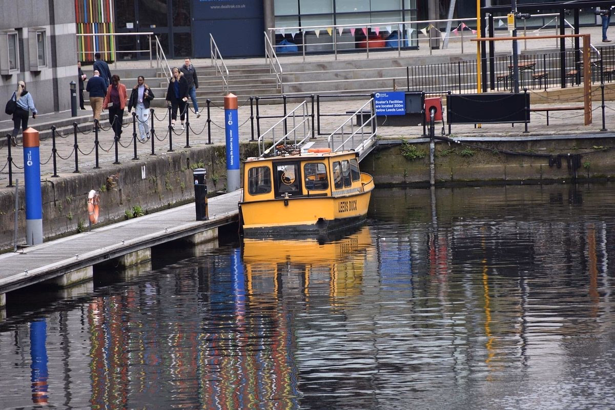 How do I get to the Royal Armouries Museum in Leeds?