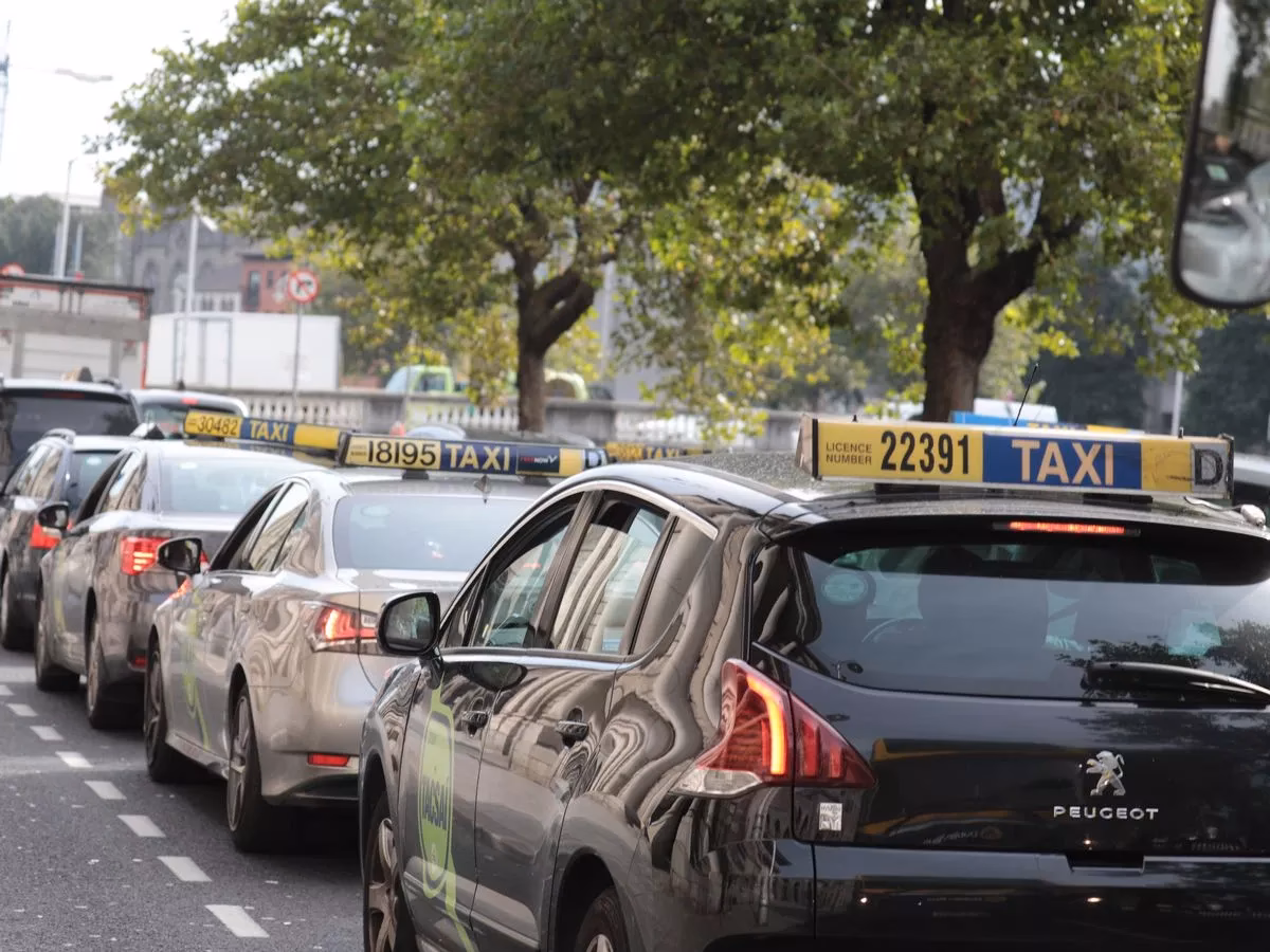 What services are available at Leixlip airport?