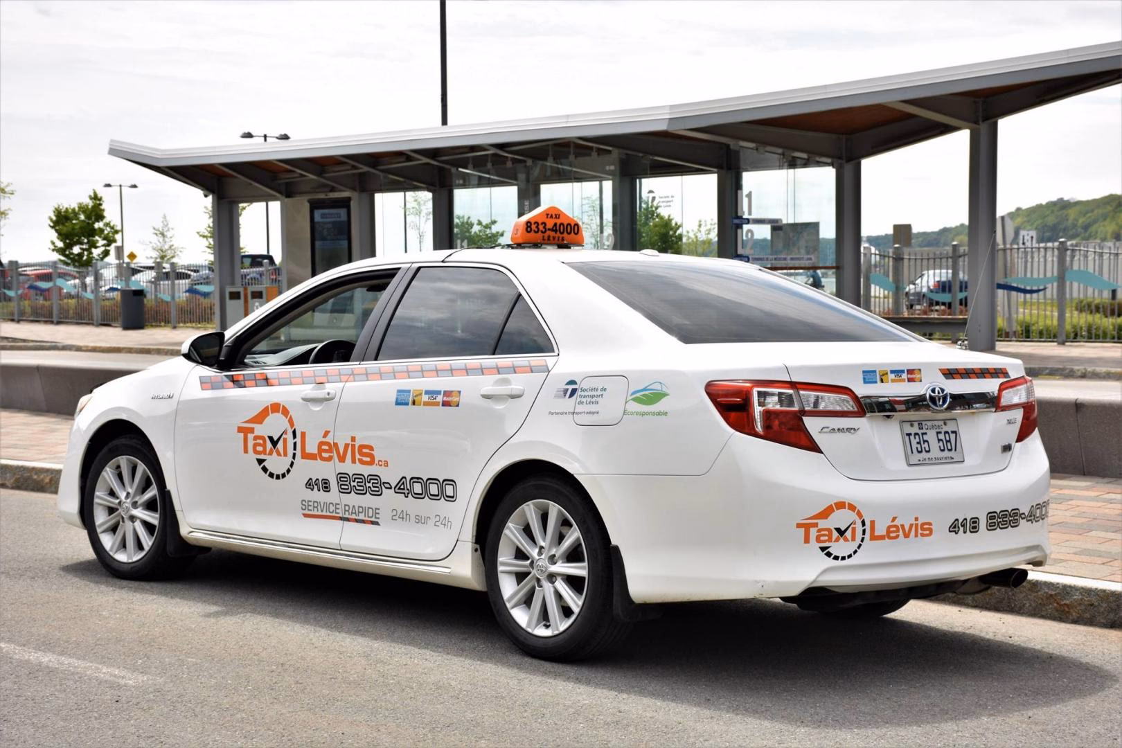 Does Levi's GB offer free shipping?