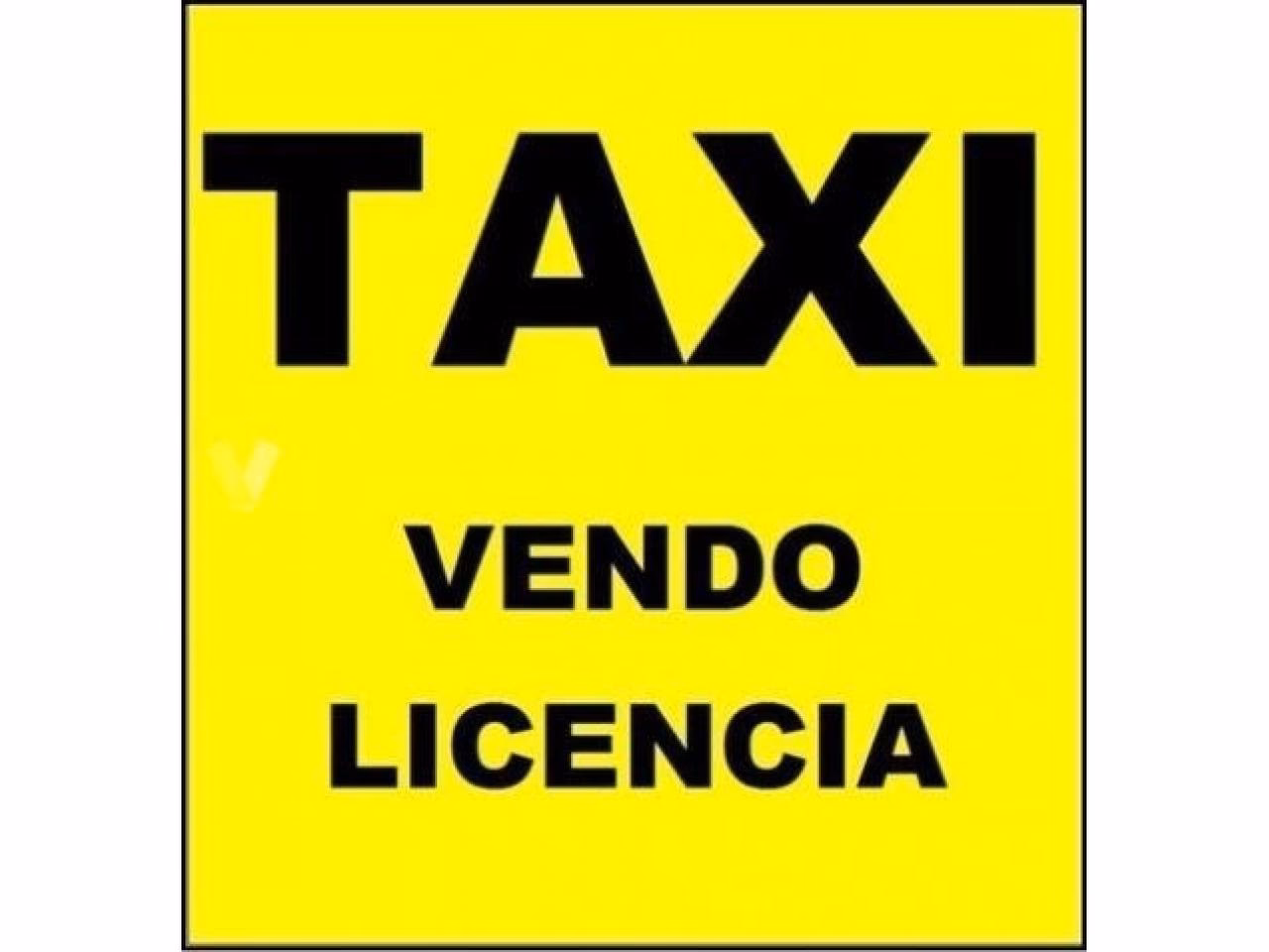 ¿Dónde puedo obtener información sobre las licencias de autotaxi?