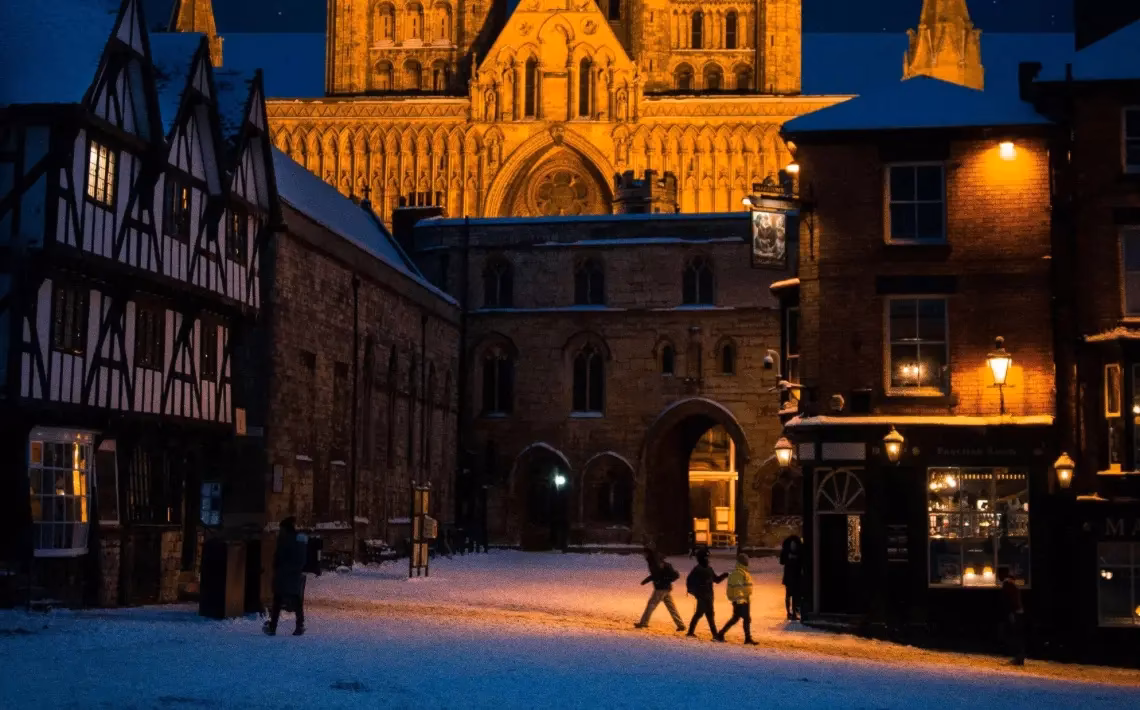 Is there a direct bus route to Humberside Airport?