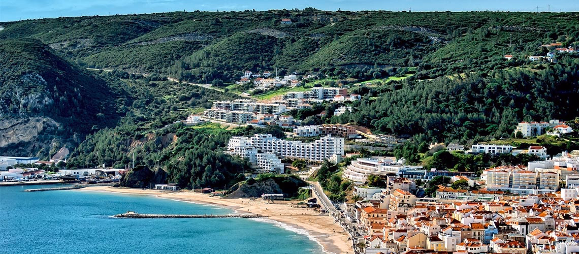 Is there a bus from Lisbon Airport (lis) to Sesimbra?