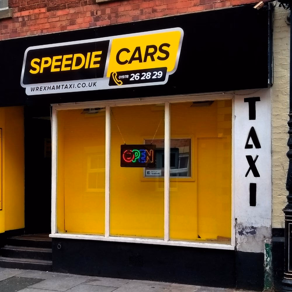 Does Castle taxis serve Llangollen?