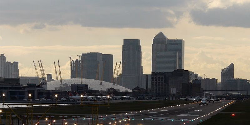 What companies run services between London City Airport and Canary Wharf?
