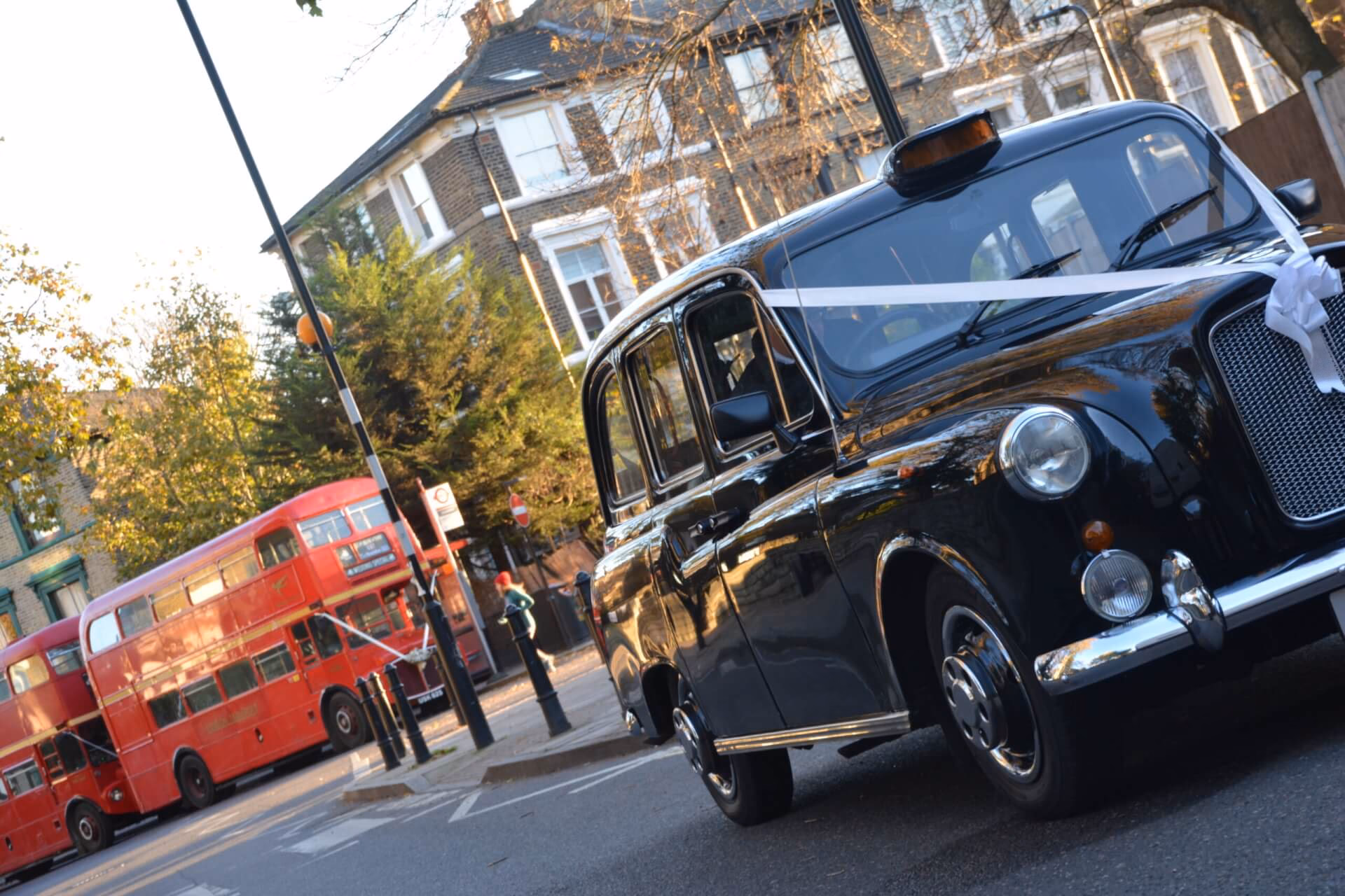 What are the best taxi services for airport transfers to London?
