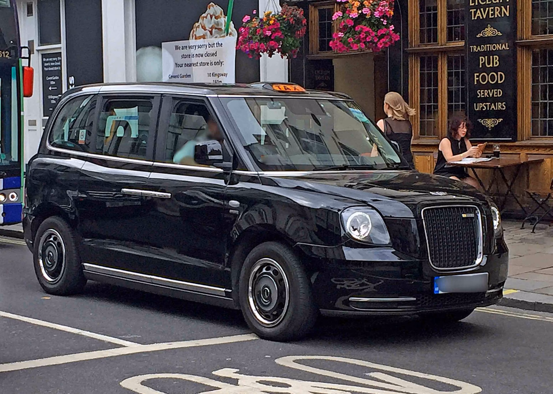 What are the different types of taxis in London?