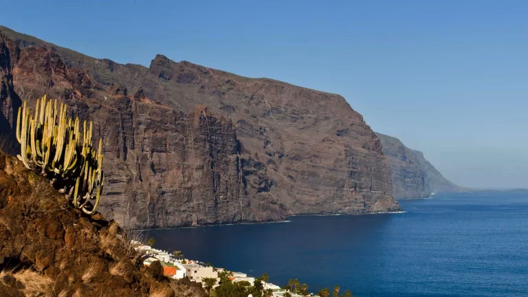 How to get from Costa Adeje to Los Gigantes?