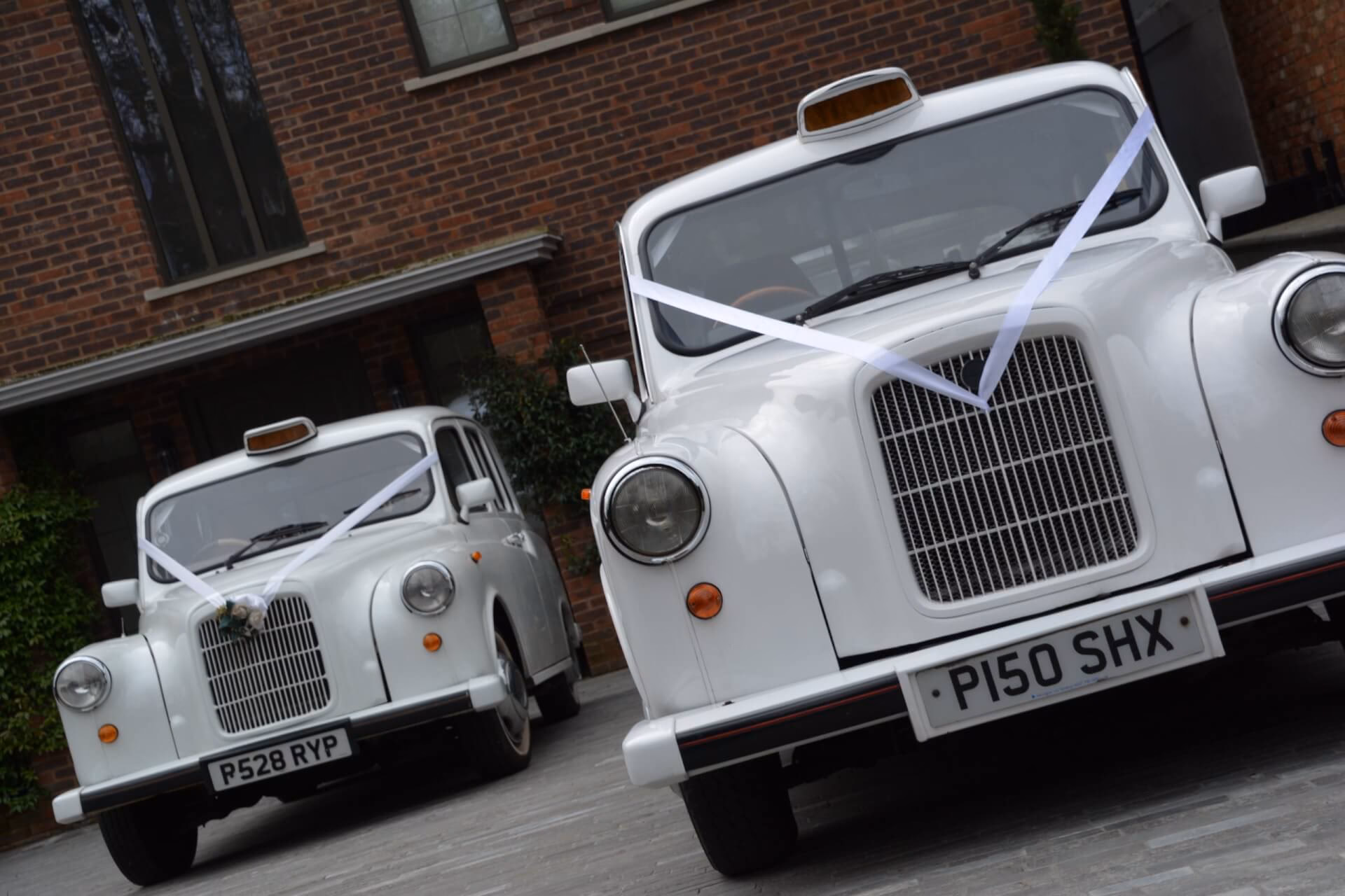 Where can I hire a minicab in Loughton ig10?