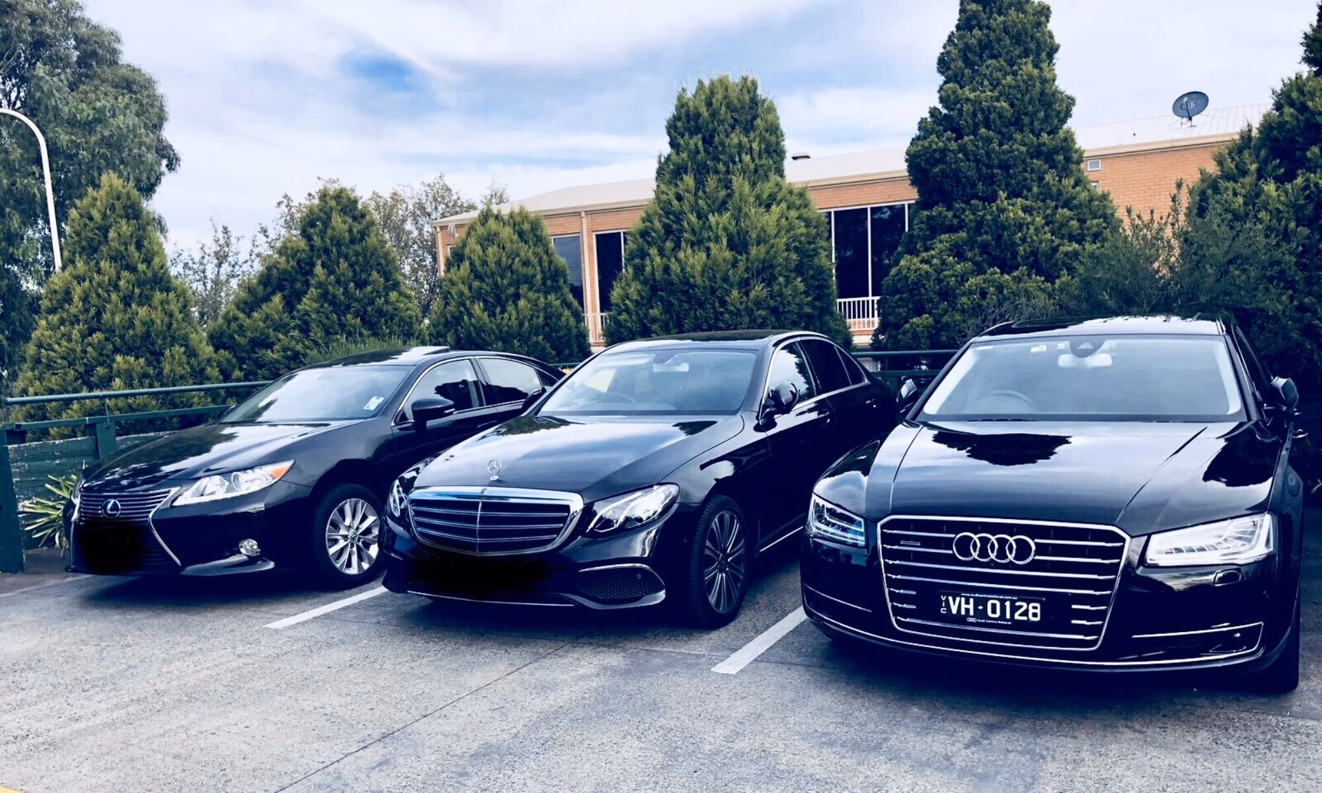 What services does Louth taxis offer?