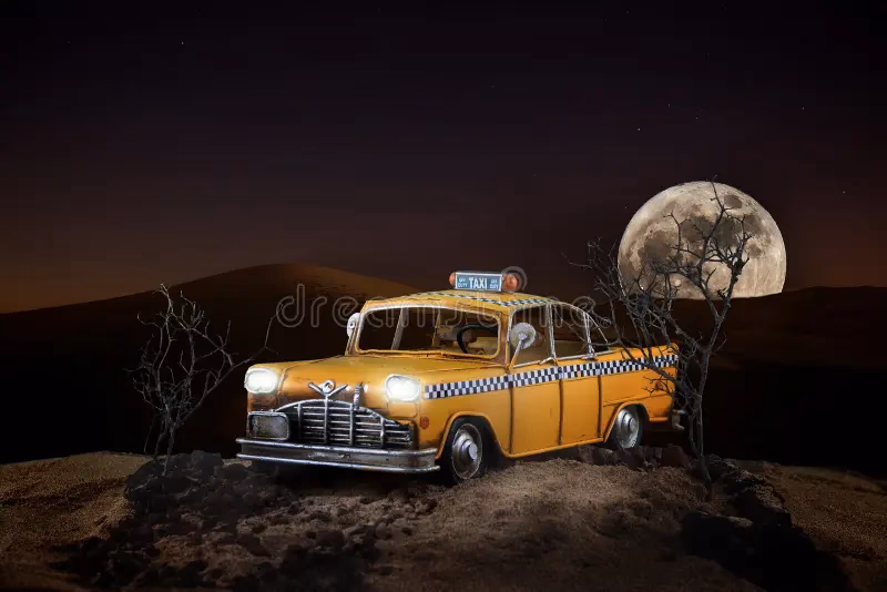 What services does Luna Taxi offer?