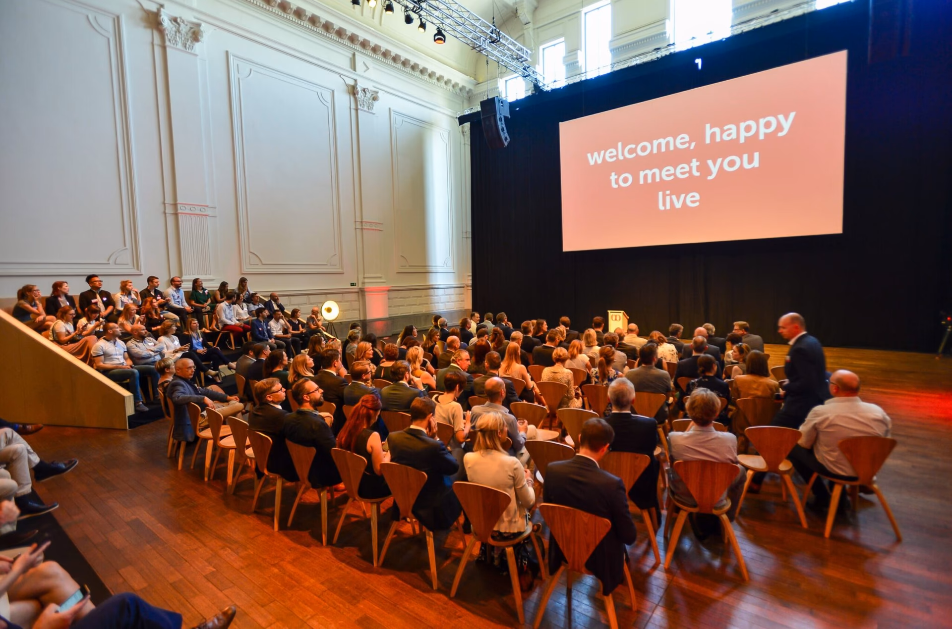 How many event rooms does Maison de la Poste have?