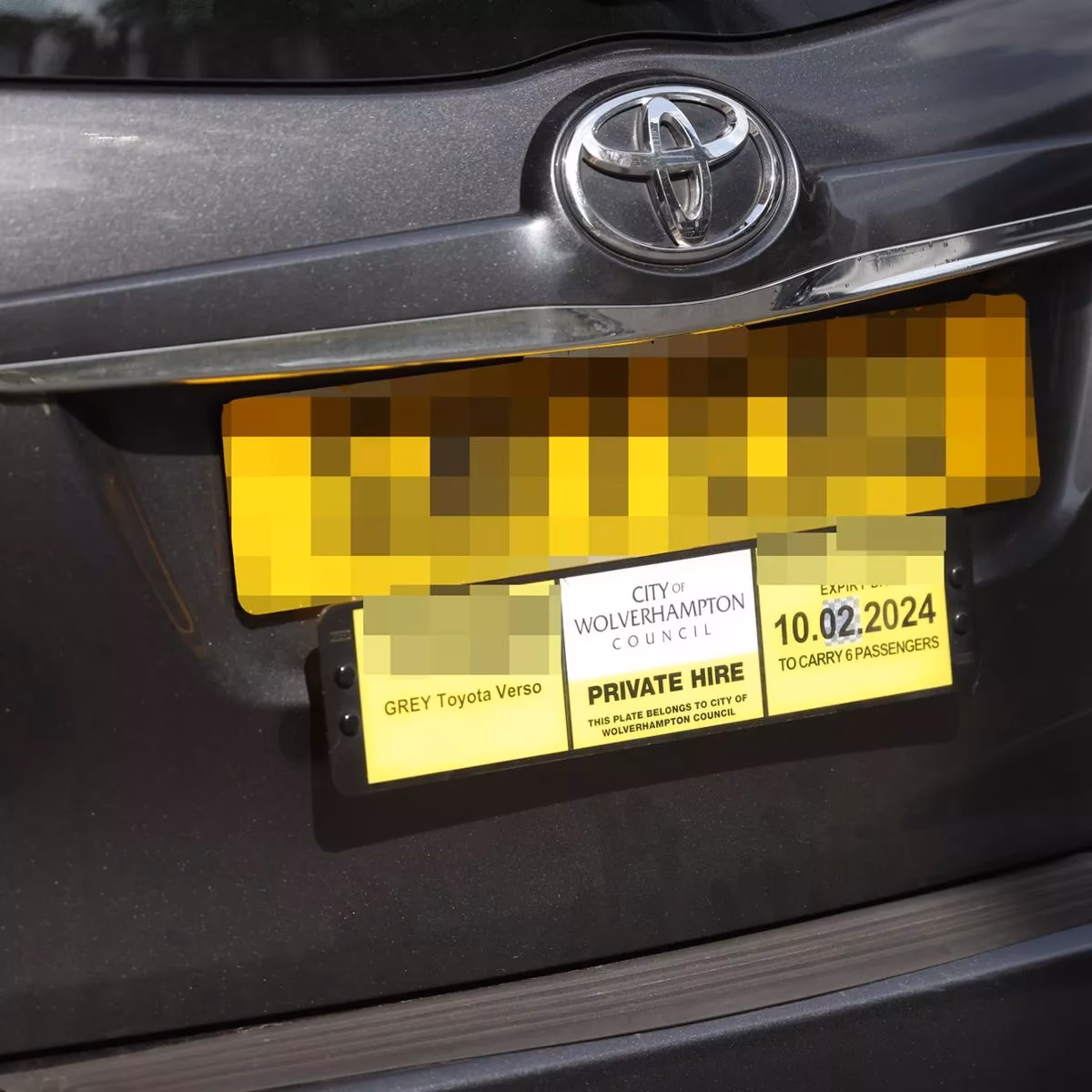 Can I transfer my car plate to another person?