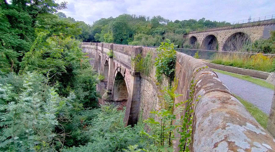 What are the major stops in Stockport - Heaviley - Marple Bridge?