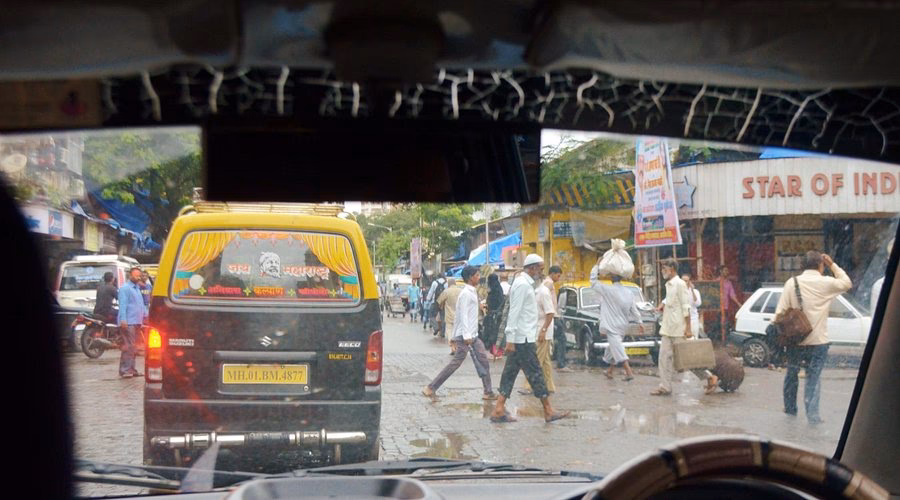 How long does it take for a speedboat transfer to Meeru?
