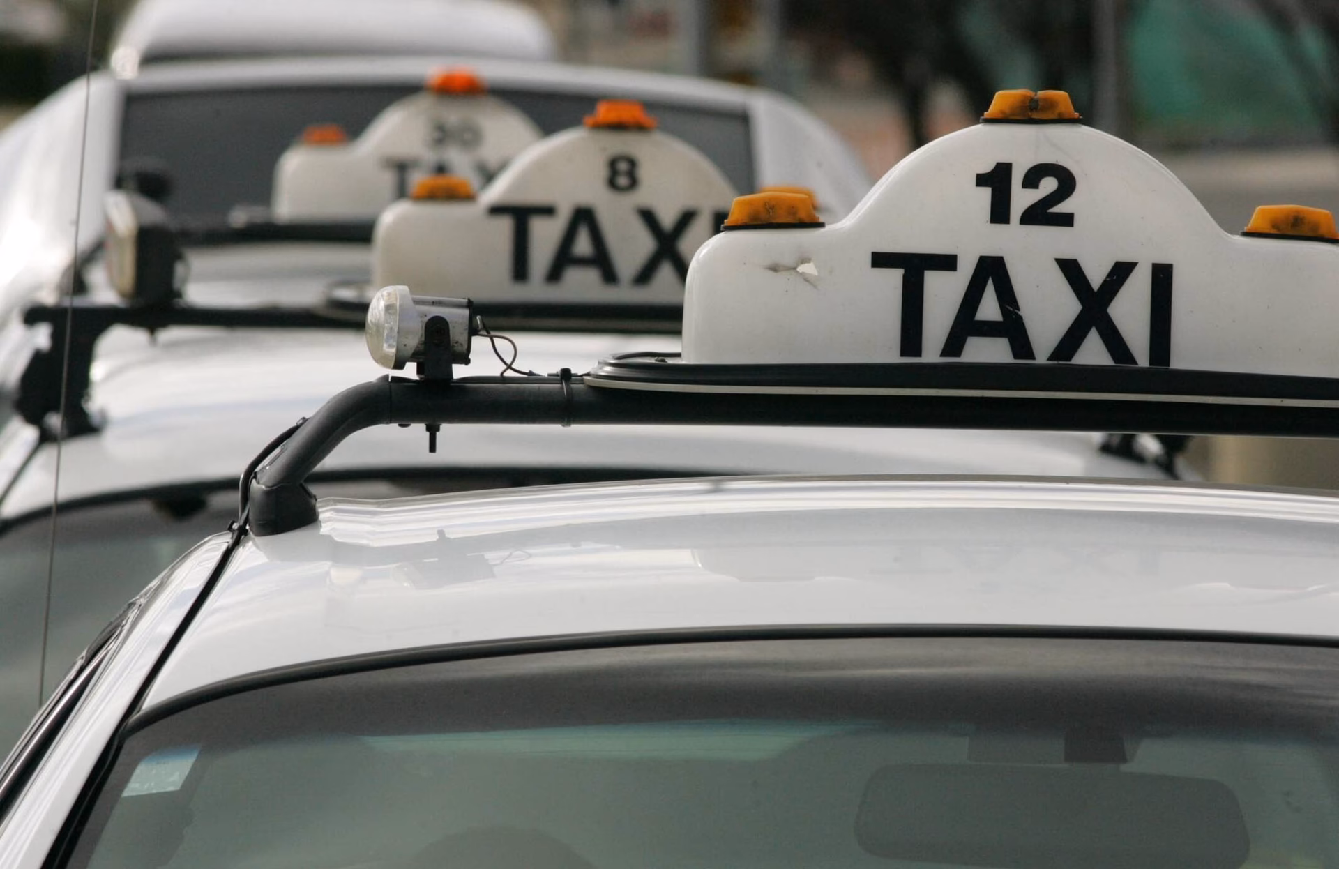 Where can I get a taxi in Méribel?