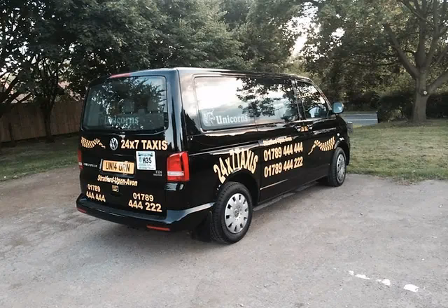 What sizes of minibuses are available in Stratford upon-Avon?