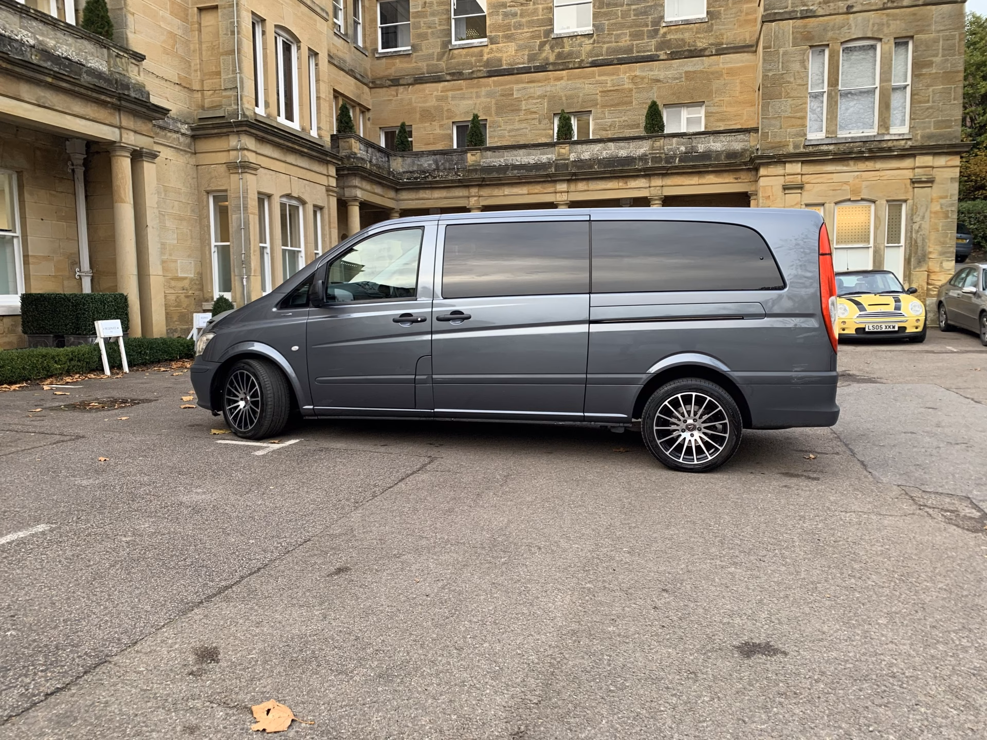 How do I book a taxi in Tunbridge Wells 888?