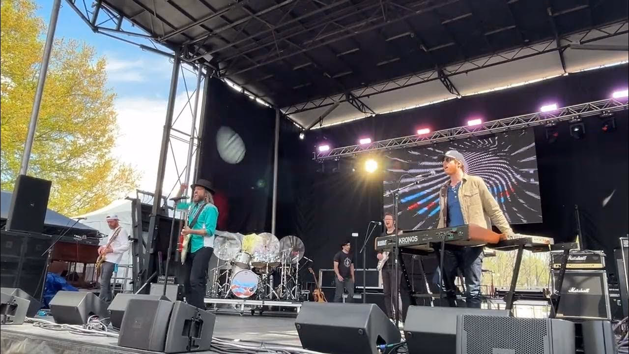 Does Moon Taxi have a 'let the Record Play' tour?