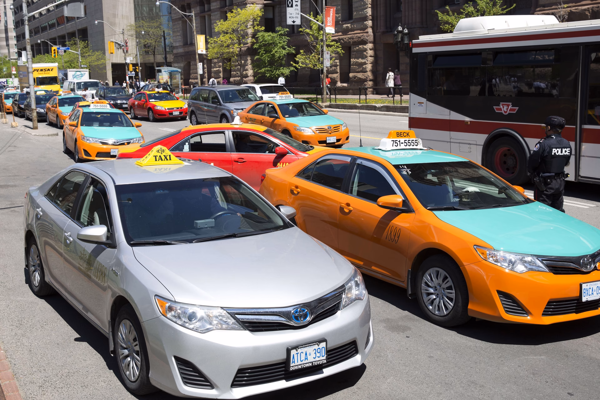 How to book a mini cab in Northwood & Moor Park?