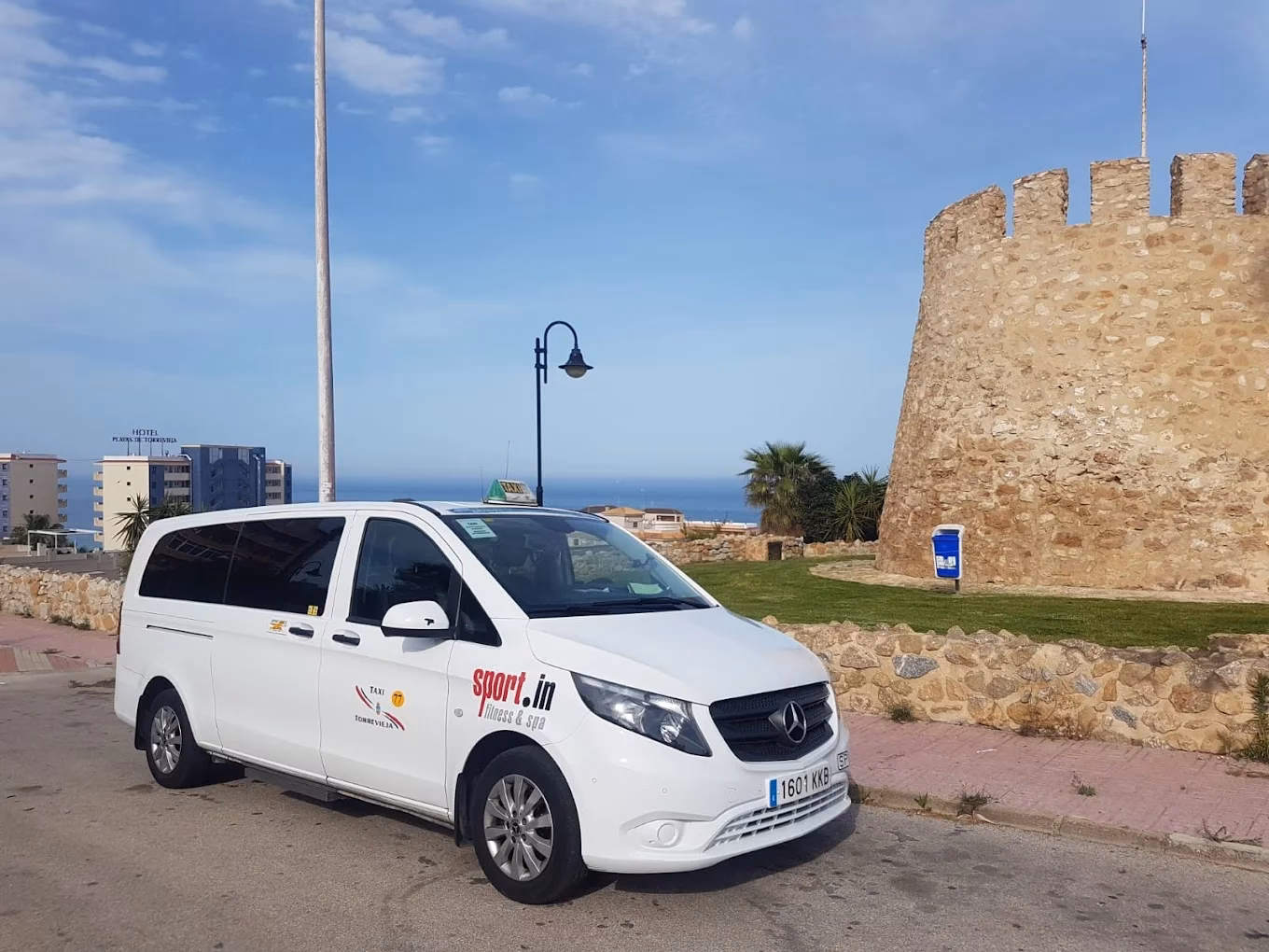 Does gotransfertaxi offer private Alicante airport transfers?