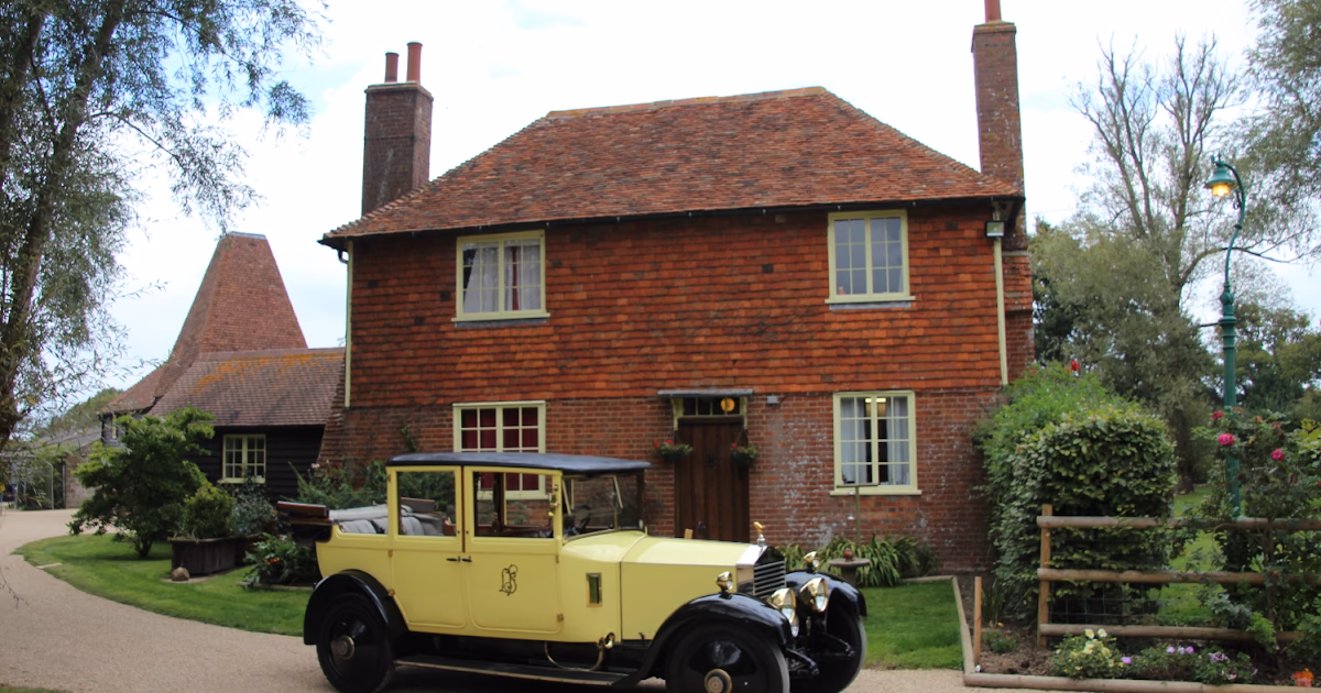 Where can I hire Darling Buds Farm?